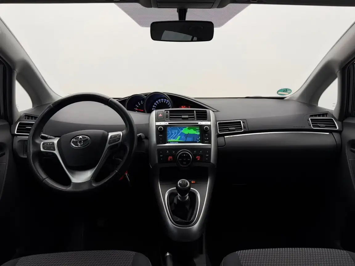 TOYOTA VERSO
