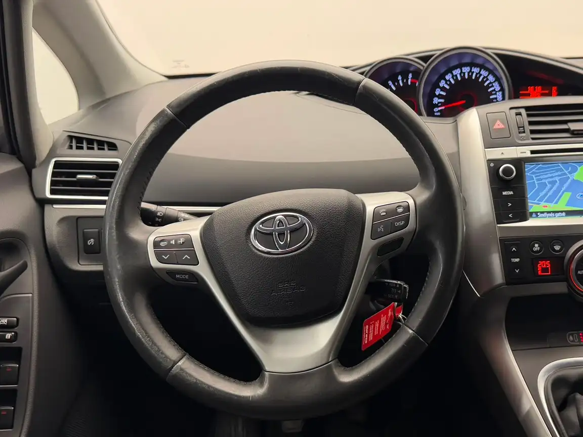 TOYOTA VERSO