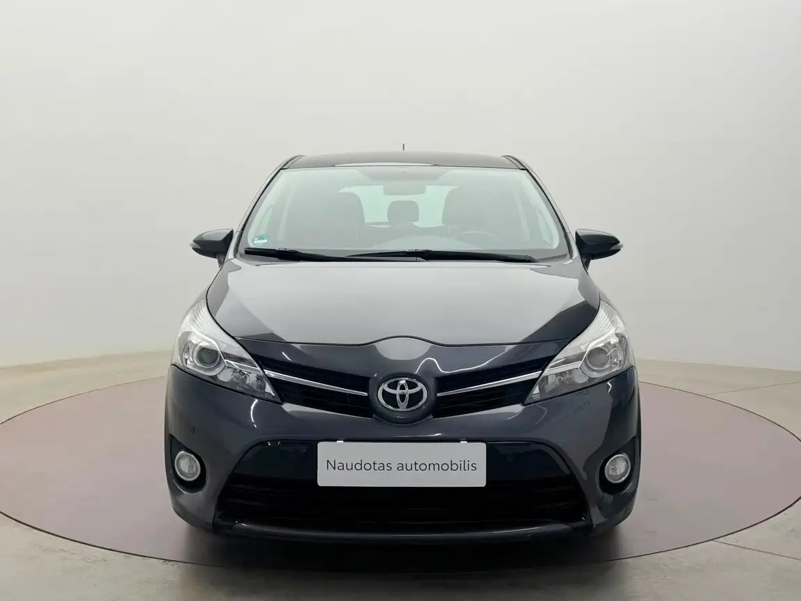 TOYOTA VERSO