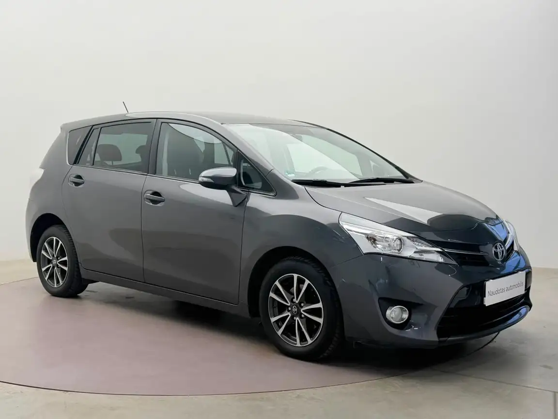 TOYOTA VERSO