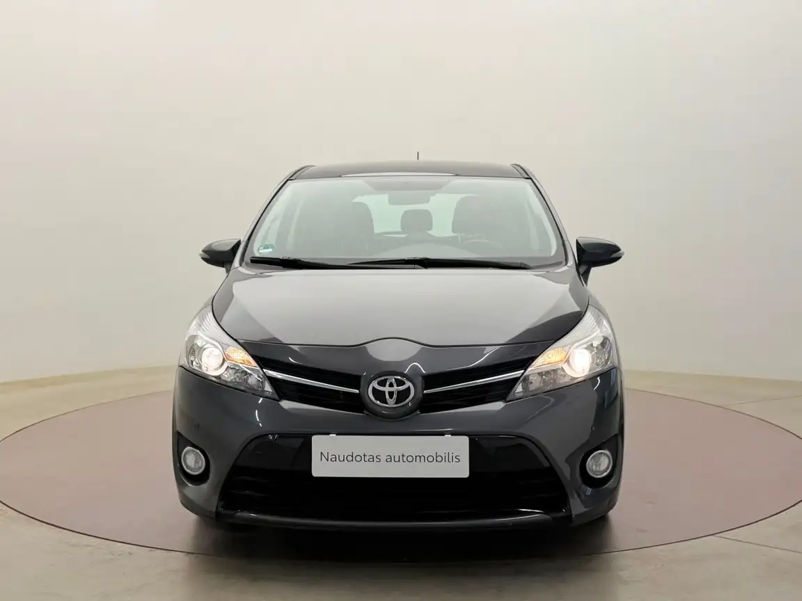 TOYOTA VERSO