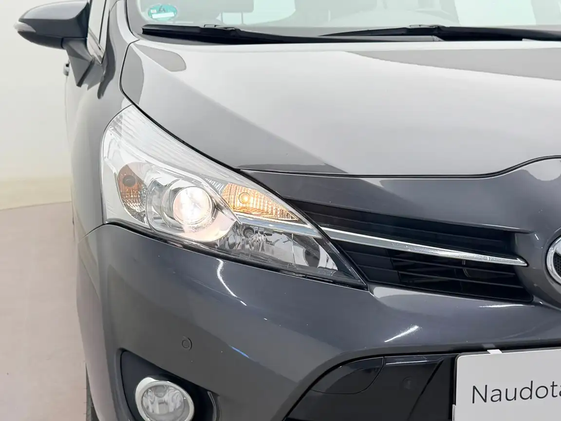 TOYOTA VERSO