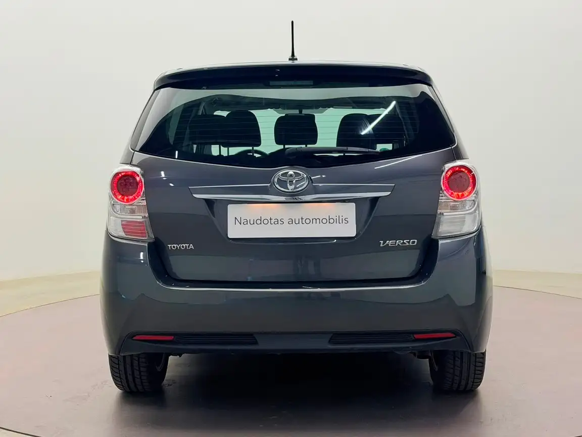 TOYOTA VERSO
