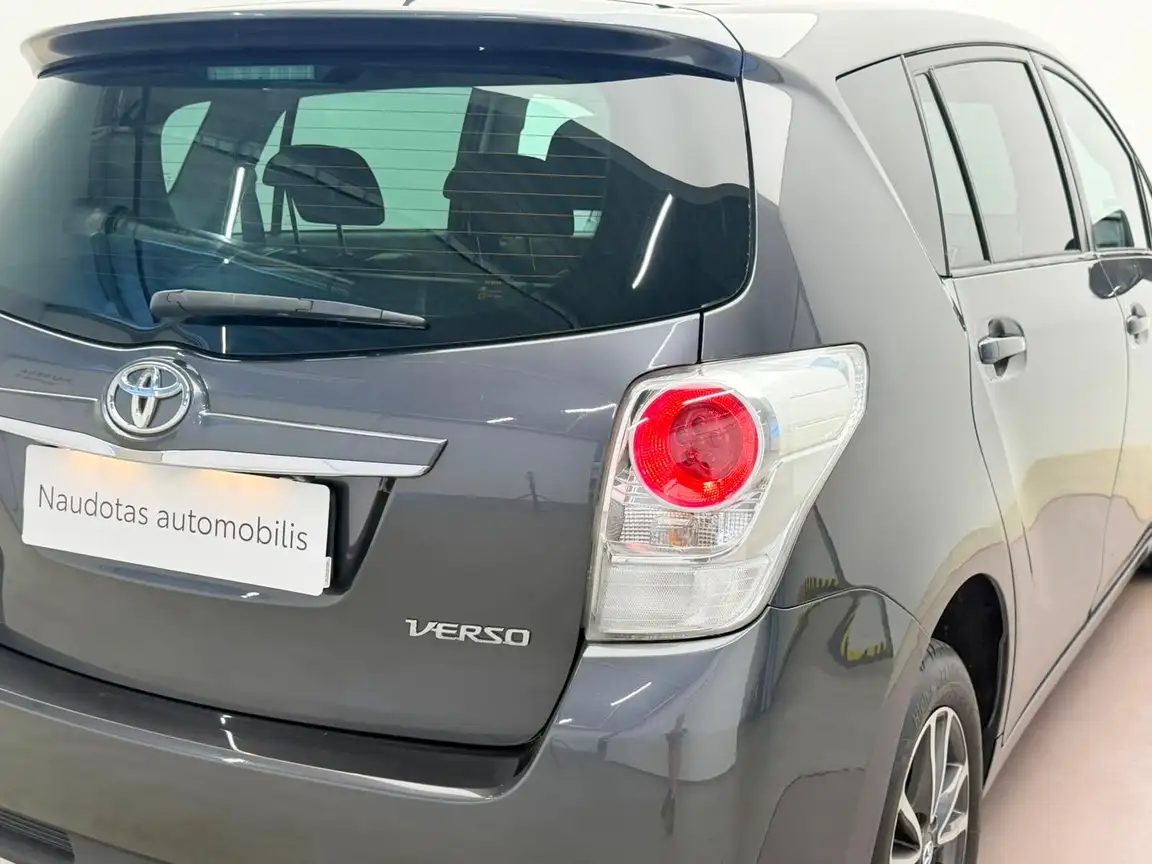 TOYOTA VERSO