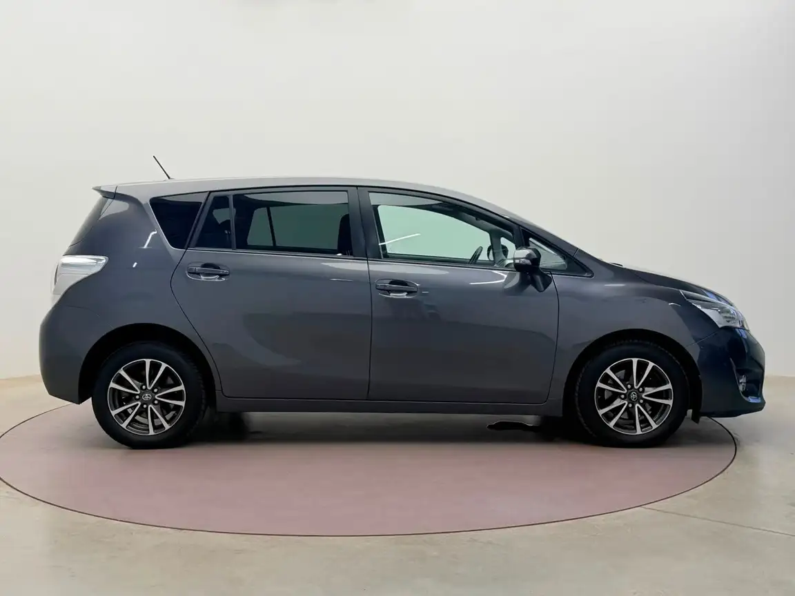TOYOTA VERSO