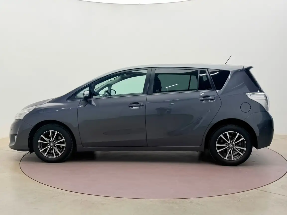 TOYOTA VERSO