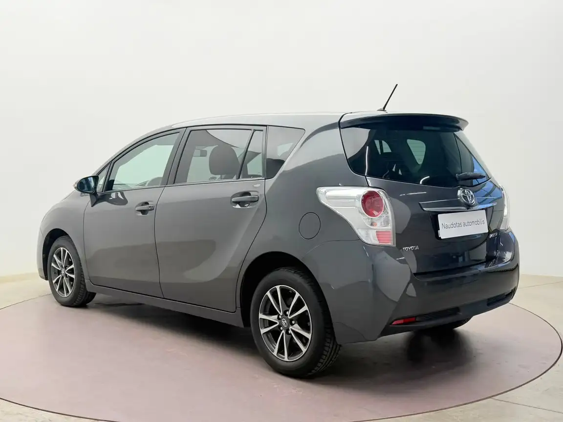 TOYOTA VERSO