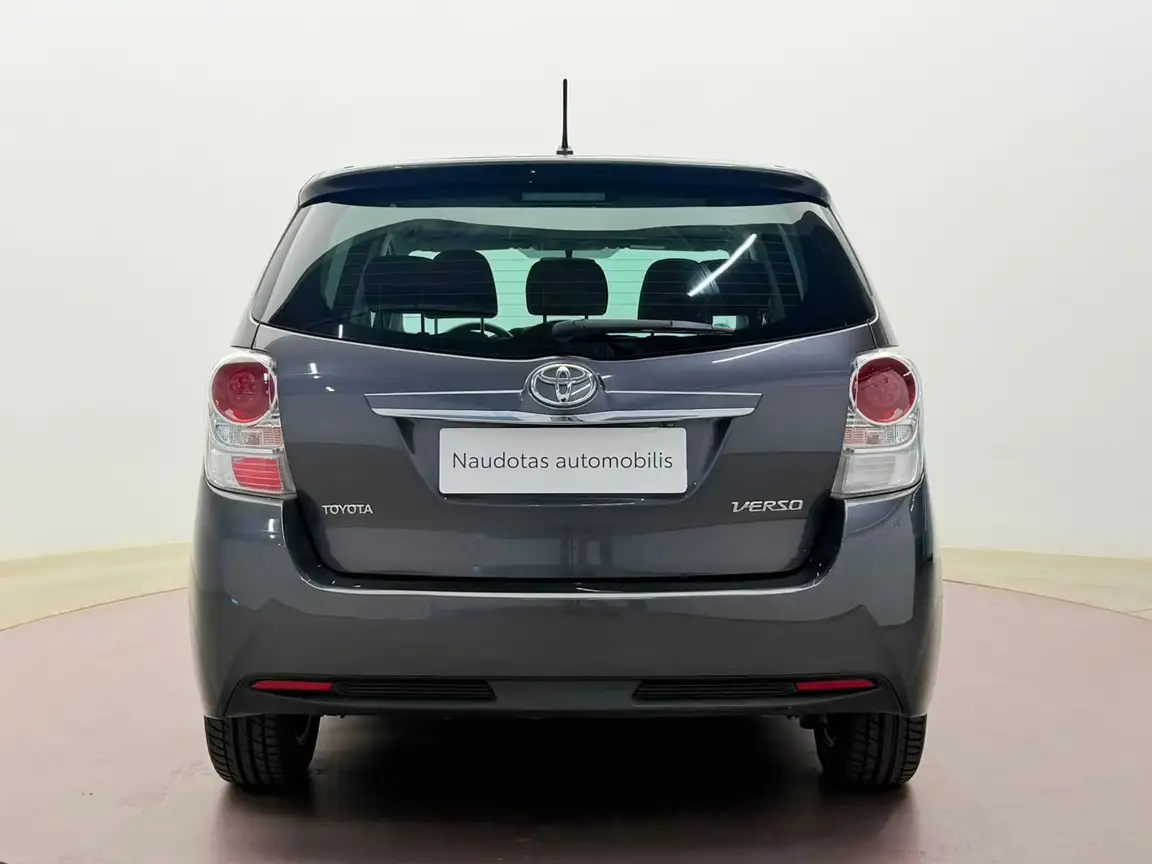 TOYOTA VERSO
