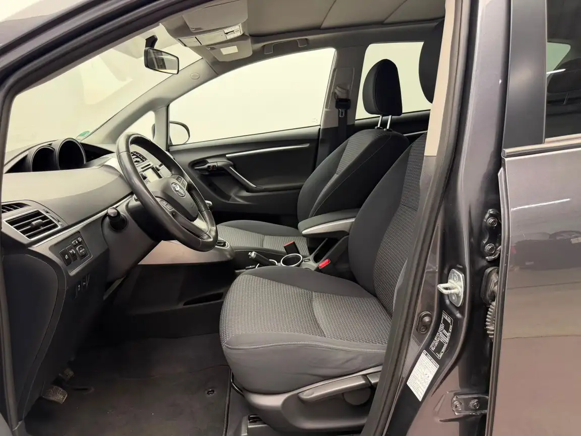 TOYOTA VERSO