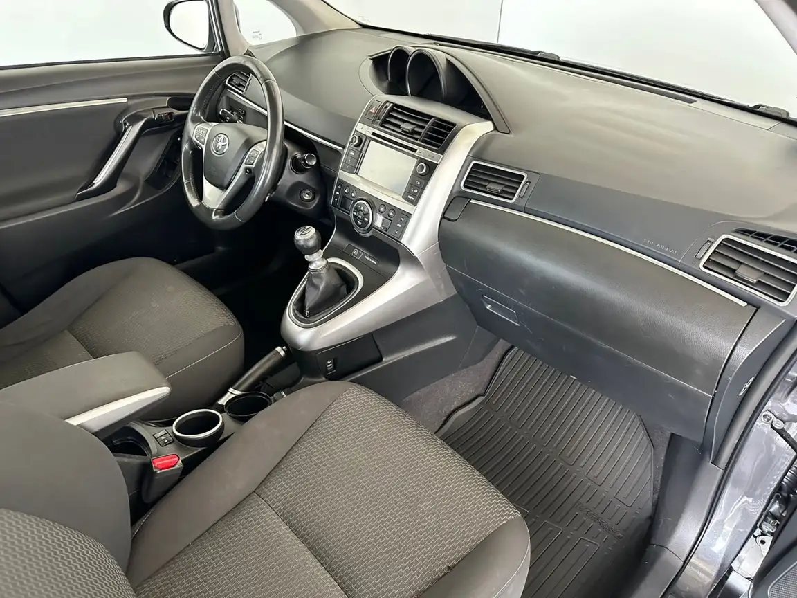 TOYOTA VERSO