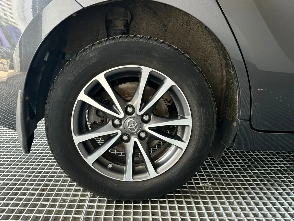 TOYOTA VERSO