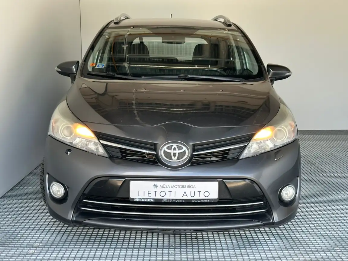 TOYOTA VERSO