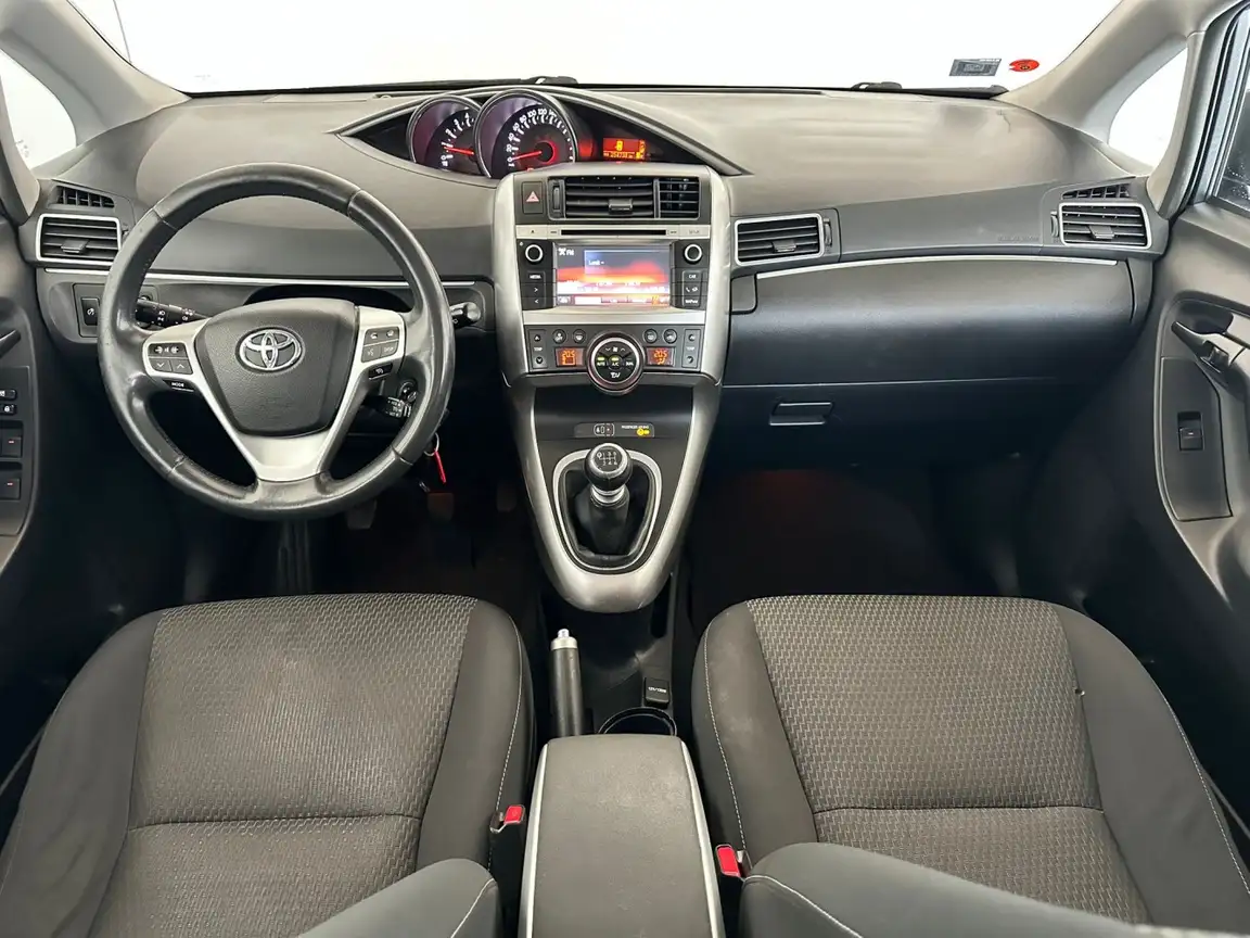 TOYOTA VERSO