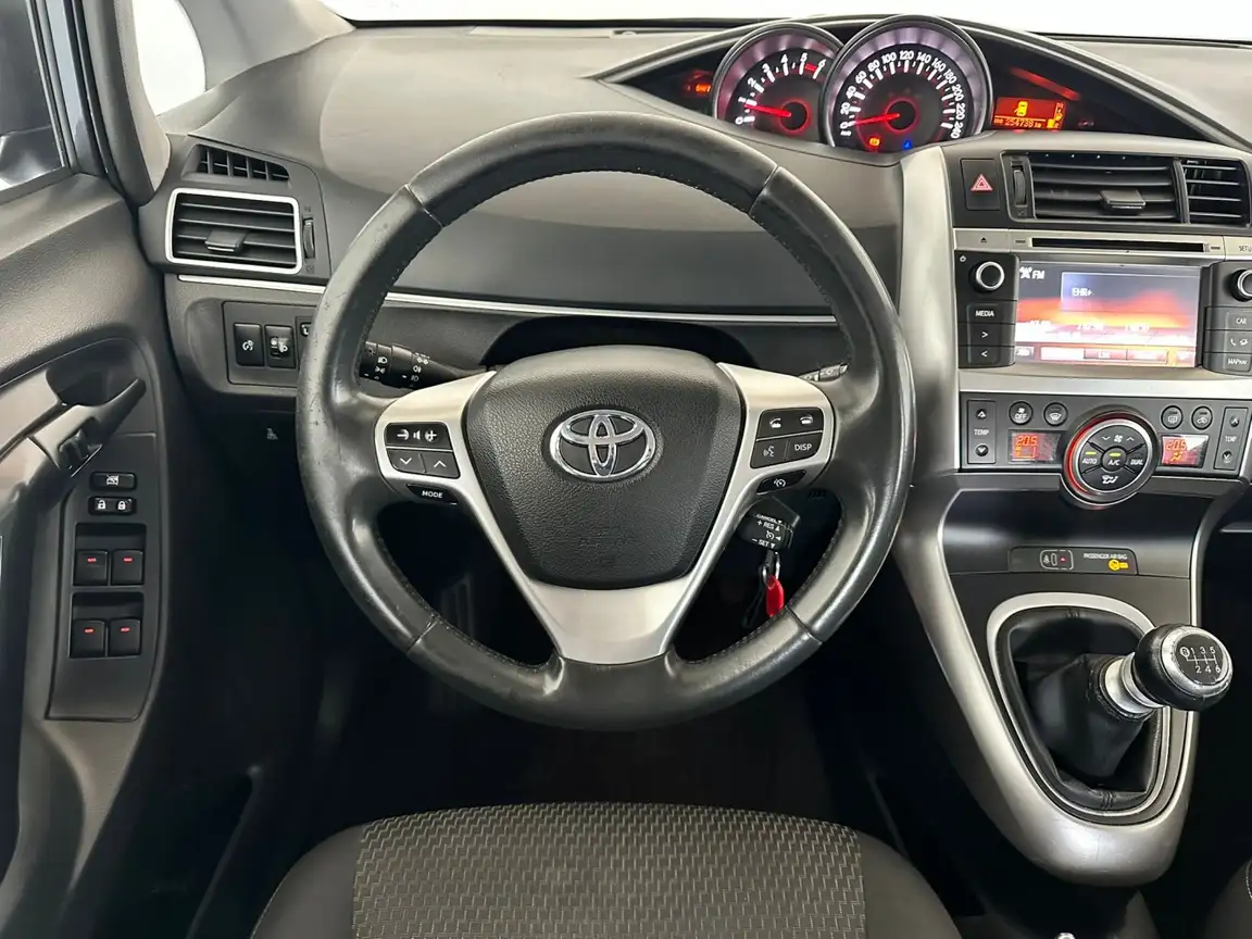 TOYOTA VERSO