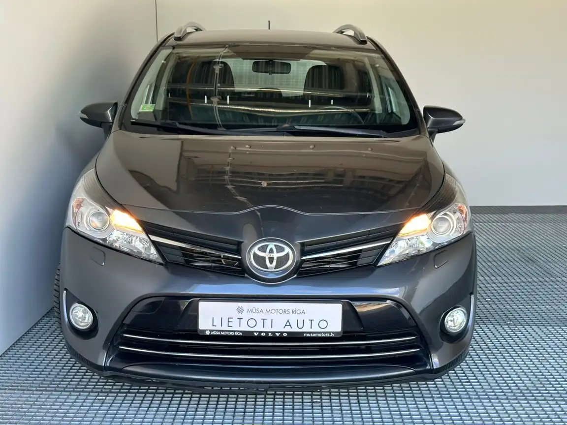 TOYOTA VERSO
