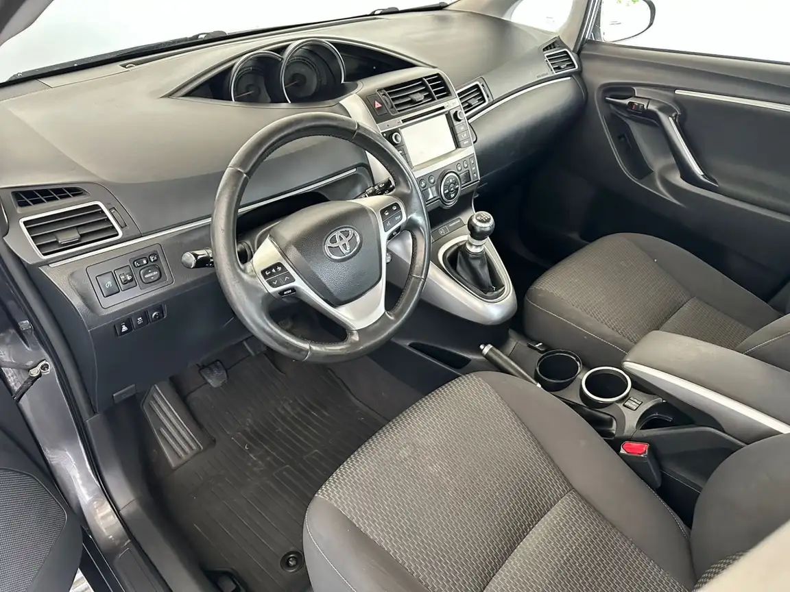 TOYOTA VERSO