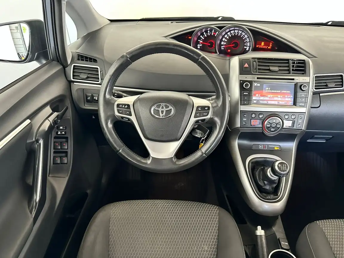 TOYOTA VERSO