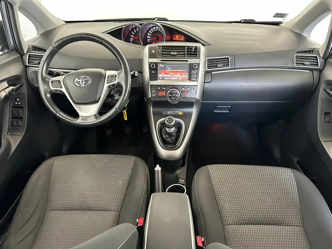 TOYOTA VERSO