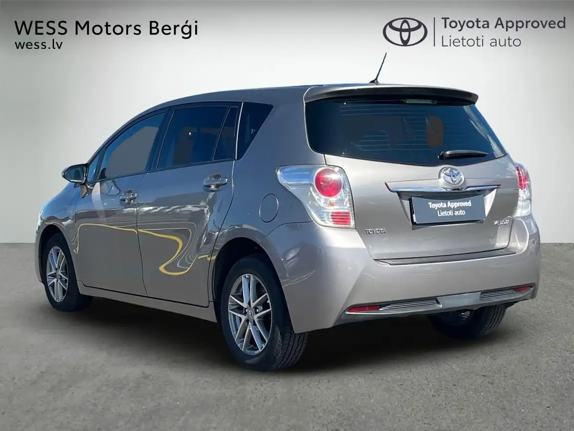 TOYOTA VERSO