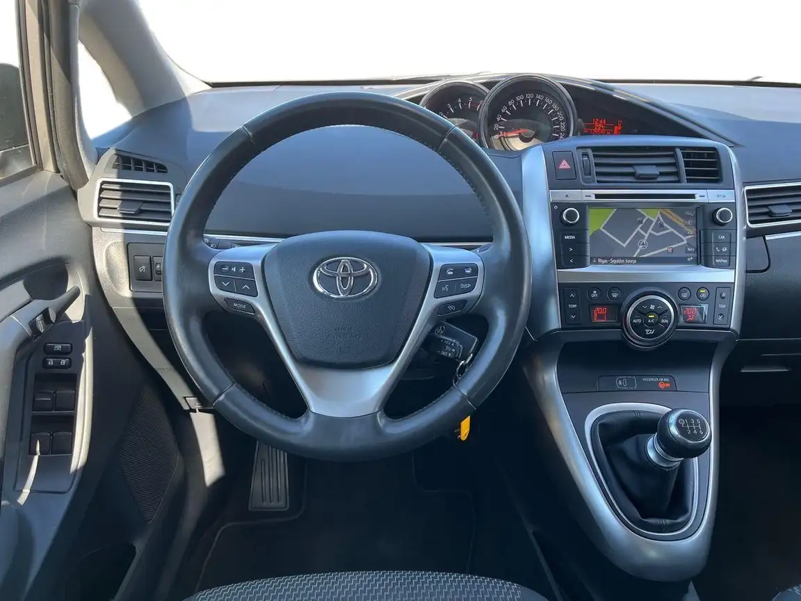 TOYOTA VERSO