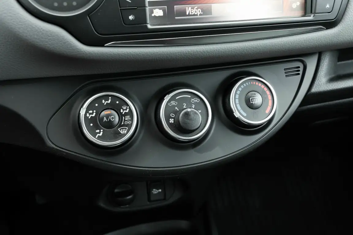 TOYOTA YARIS