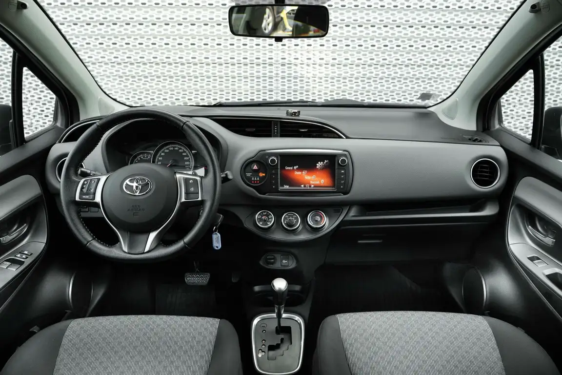 TOYOTA YARIS