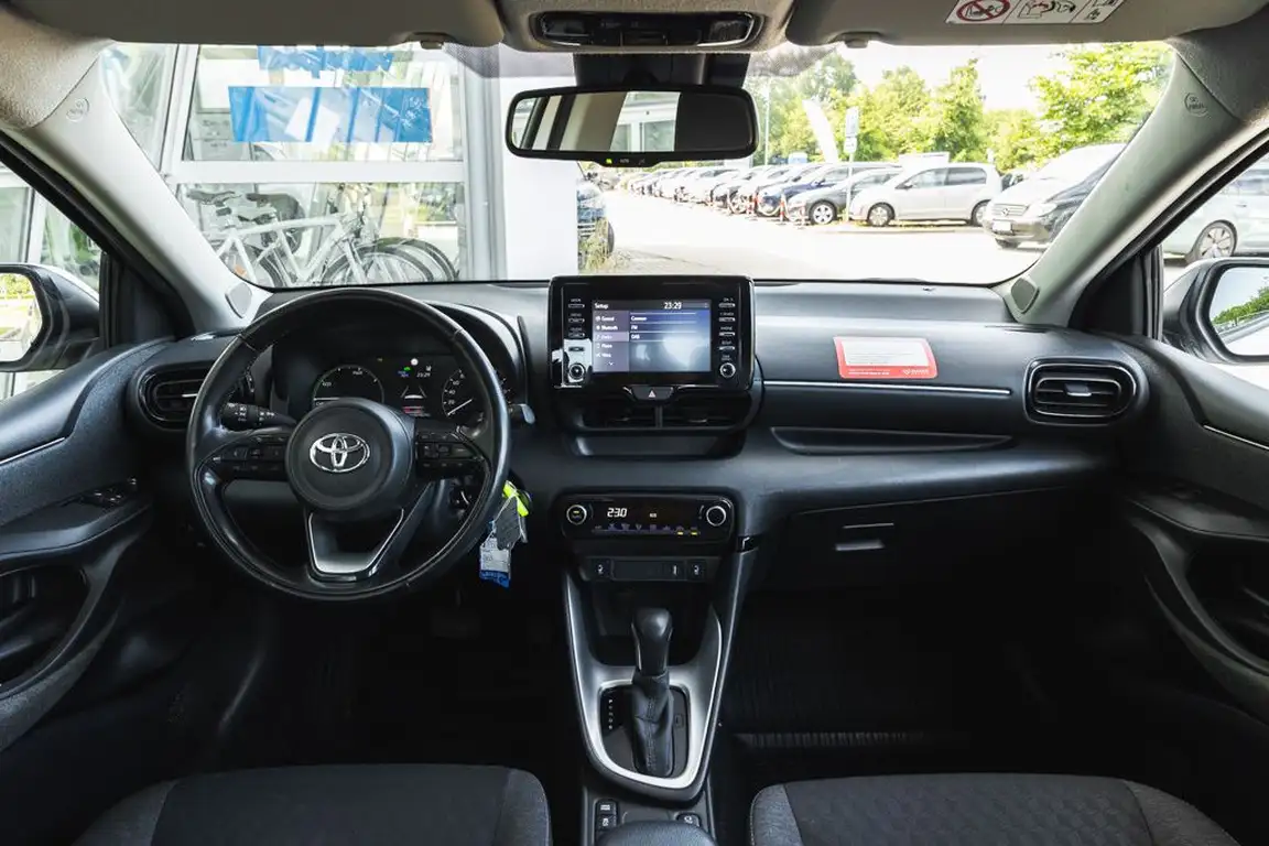 TOYOTA YARIS