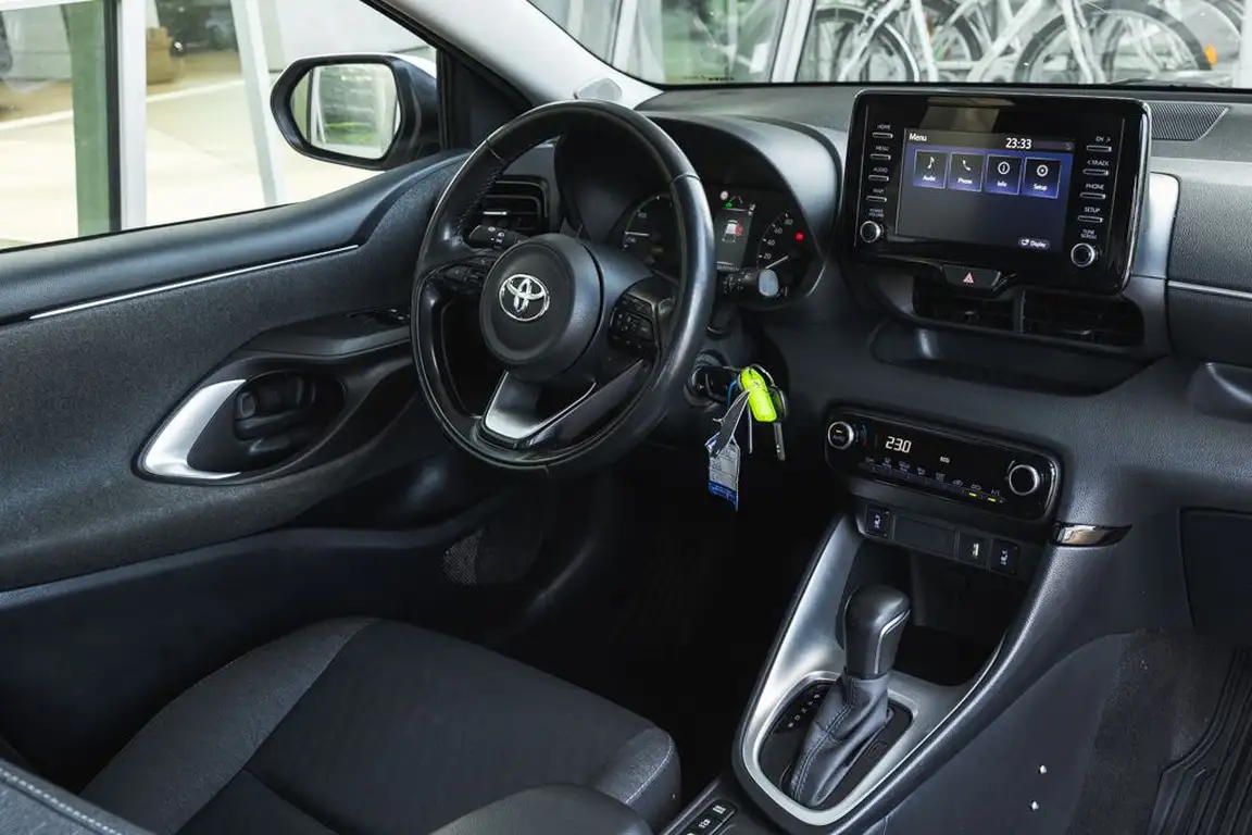 TOYOTA YARIS