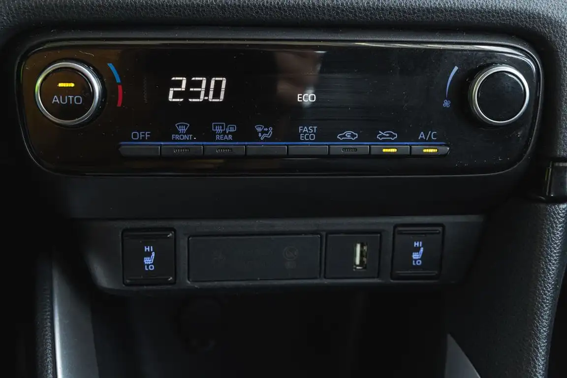 TOYOTA YARIS