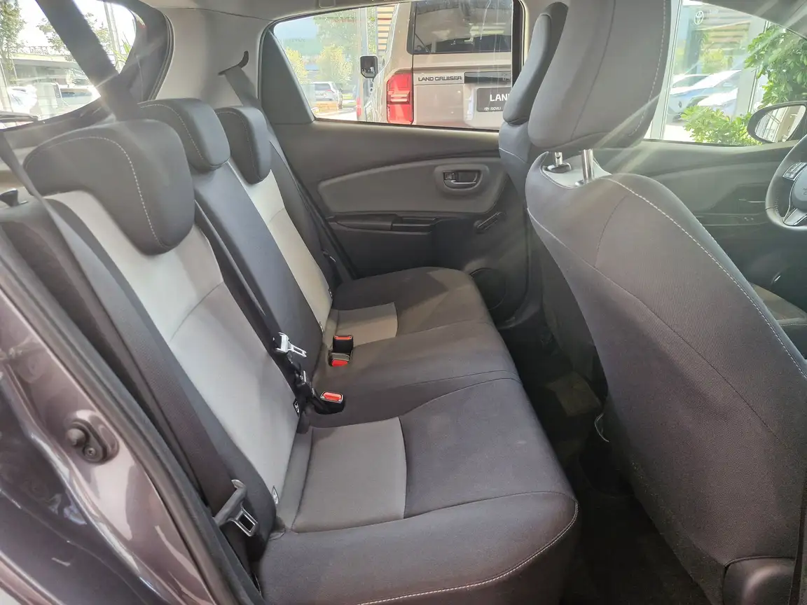 TOYOTA YARIS