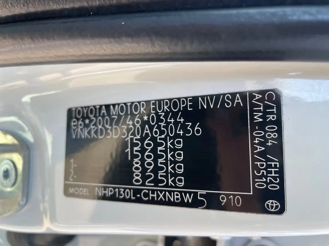 TOYOTA YARIS