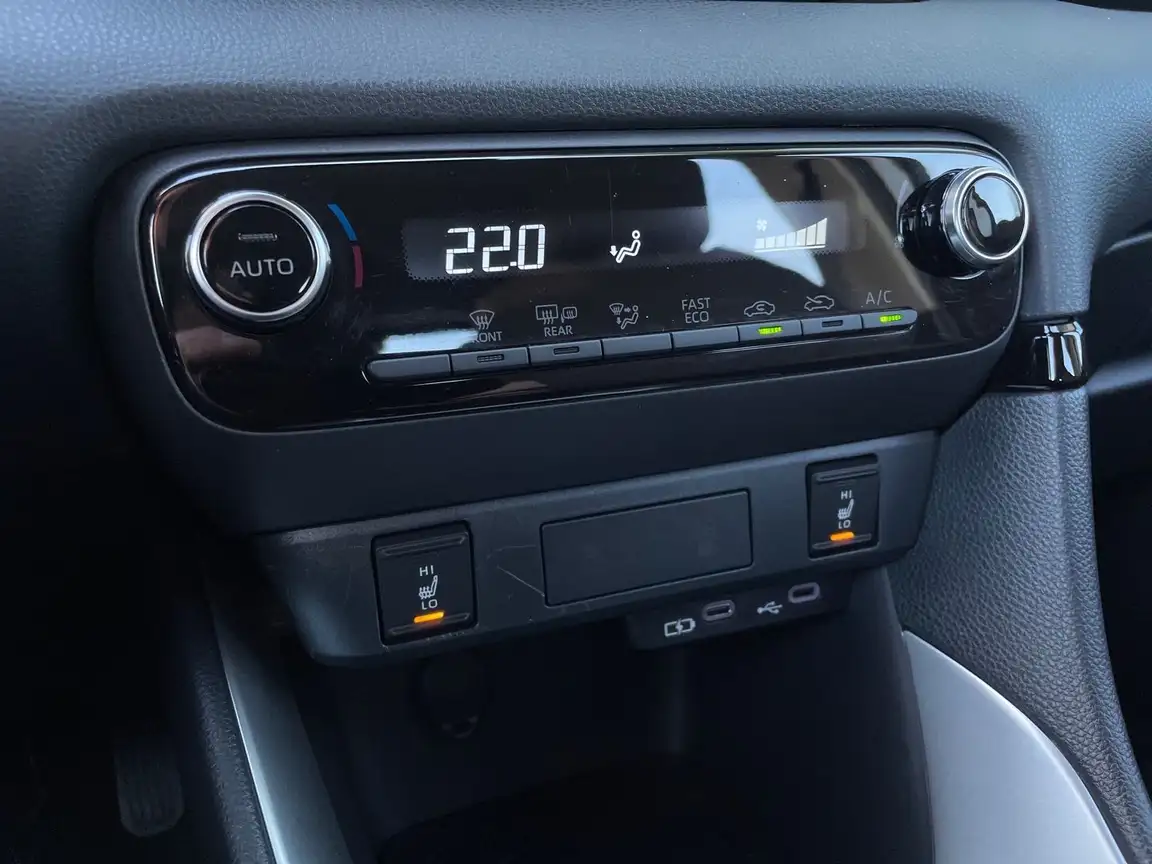 TOYOTA YARIS