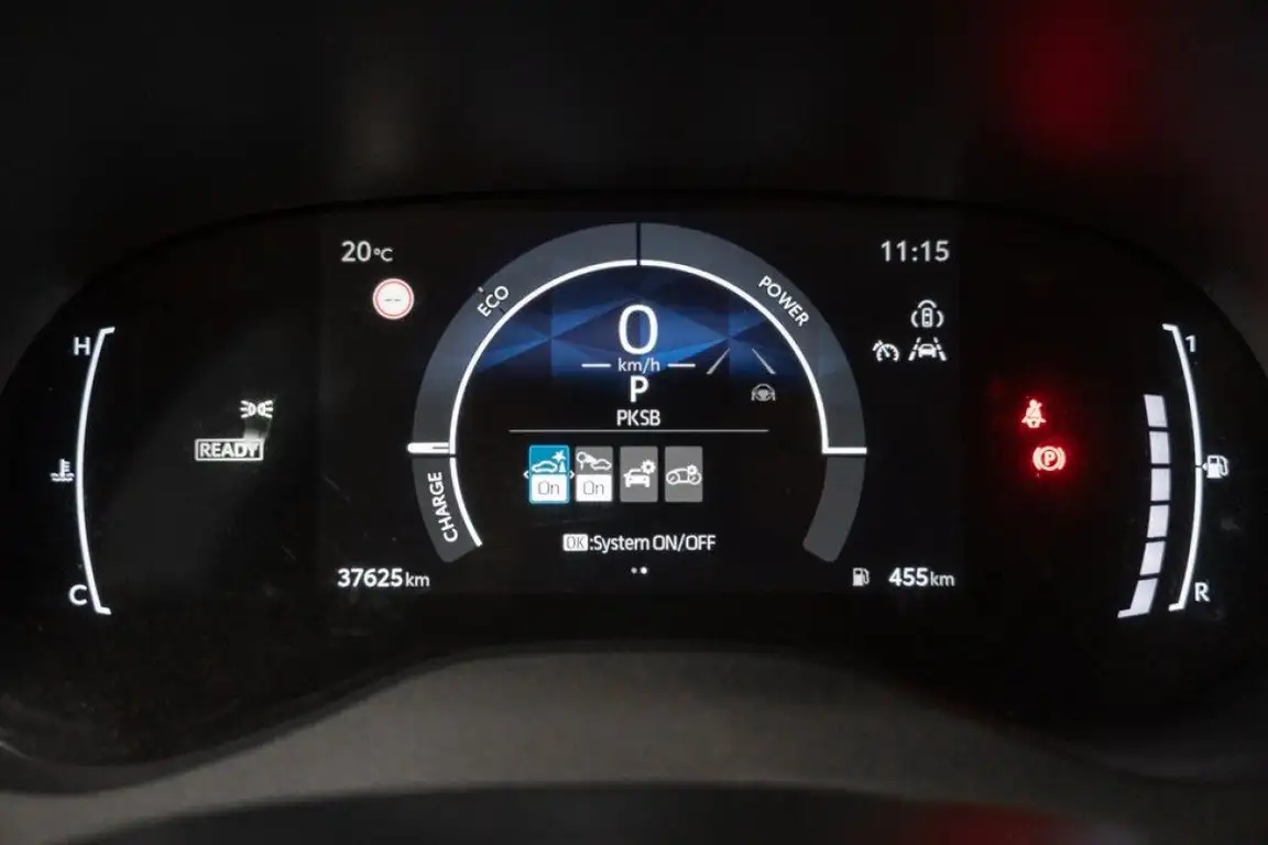 TOYOTA YARIS CROSS