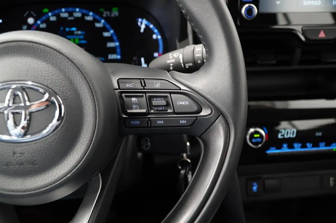 TOYOTA YARIS CROSS