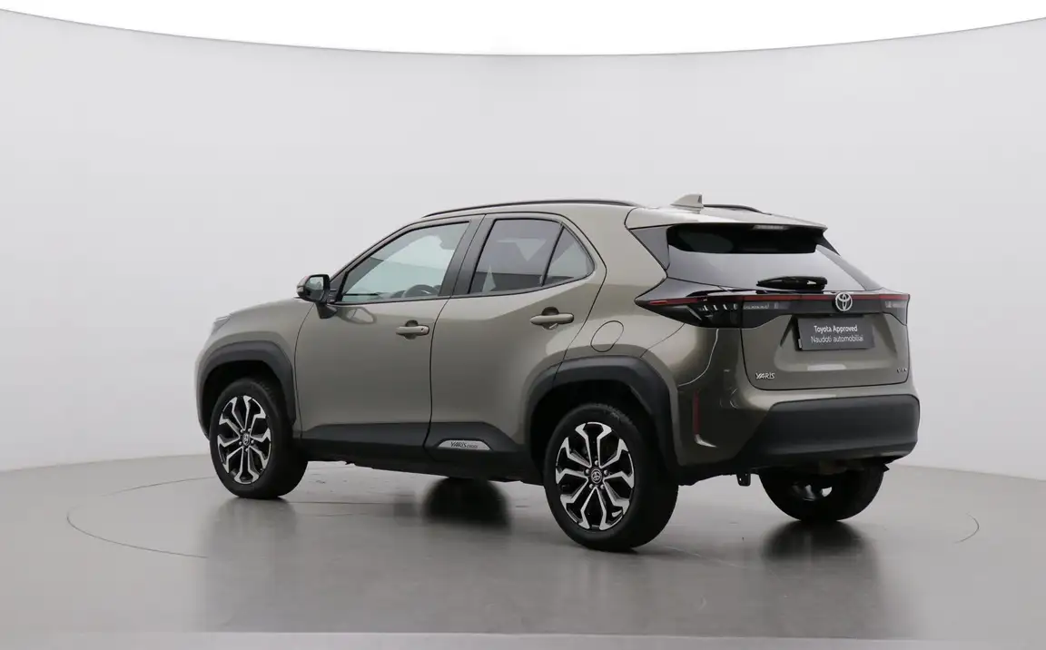 TOYOTA YARIS CROSS