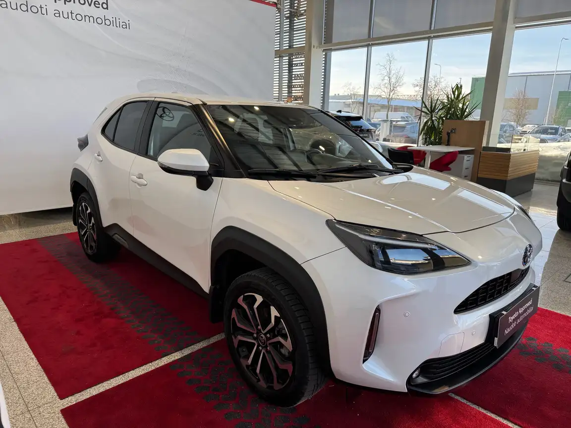 TOYOTA YARIS CROSS