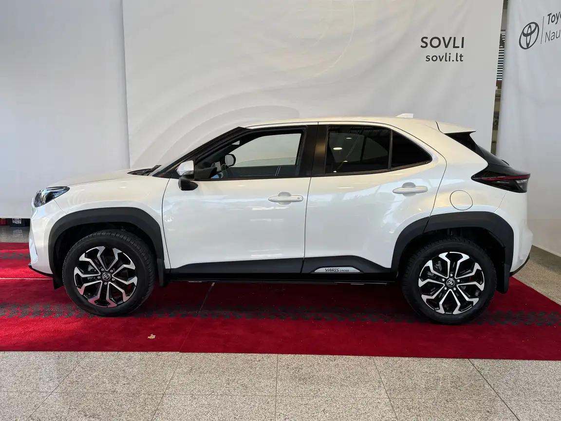 TOYOTA YARIS CROSS