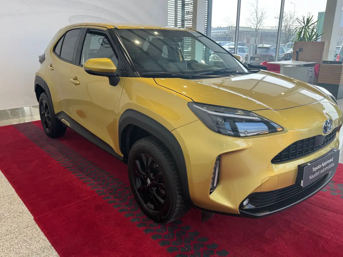 TOYOTA YARIS CROSS