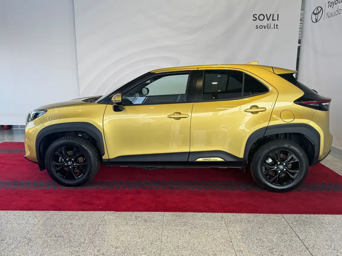 TOYOTA YARIS CROSS