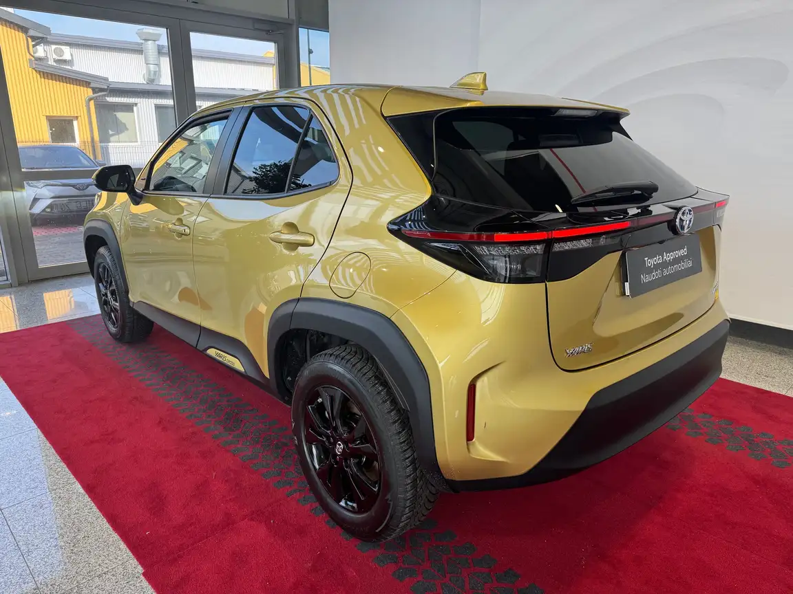TOYOTA YARIS CROSS