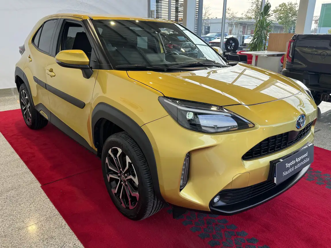 TOYOTA YARIS CROSS