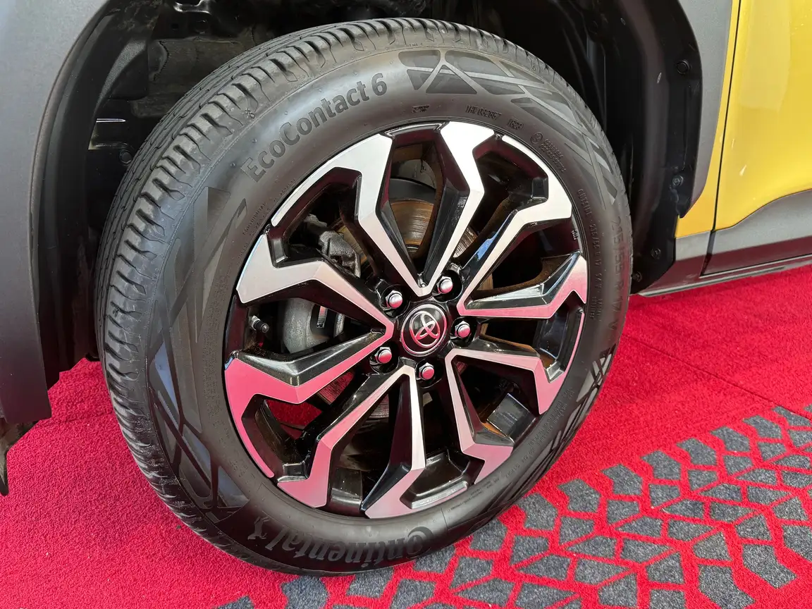TOYOTA YARIS CROSS