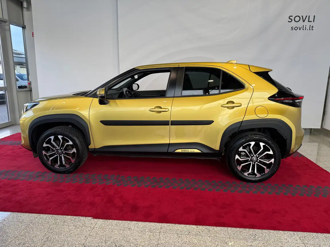 TOYOTA YARIS CROSS