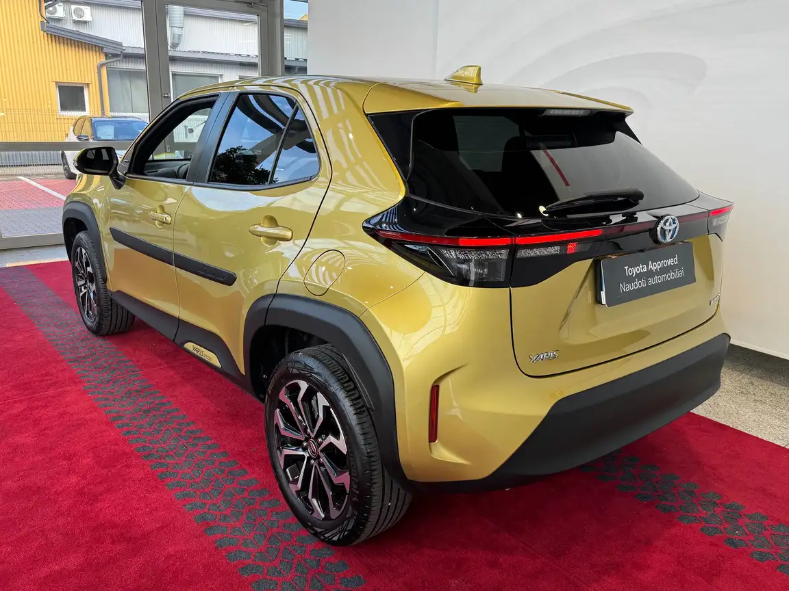 TOYOTA YARIS CROSS