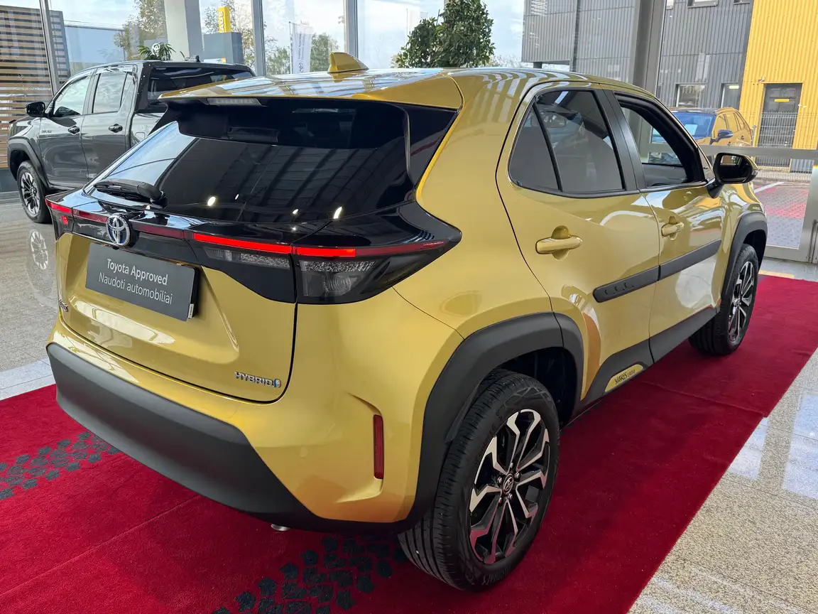 TOYOTA YARIS CROSS