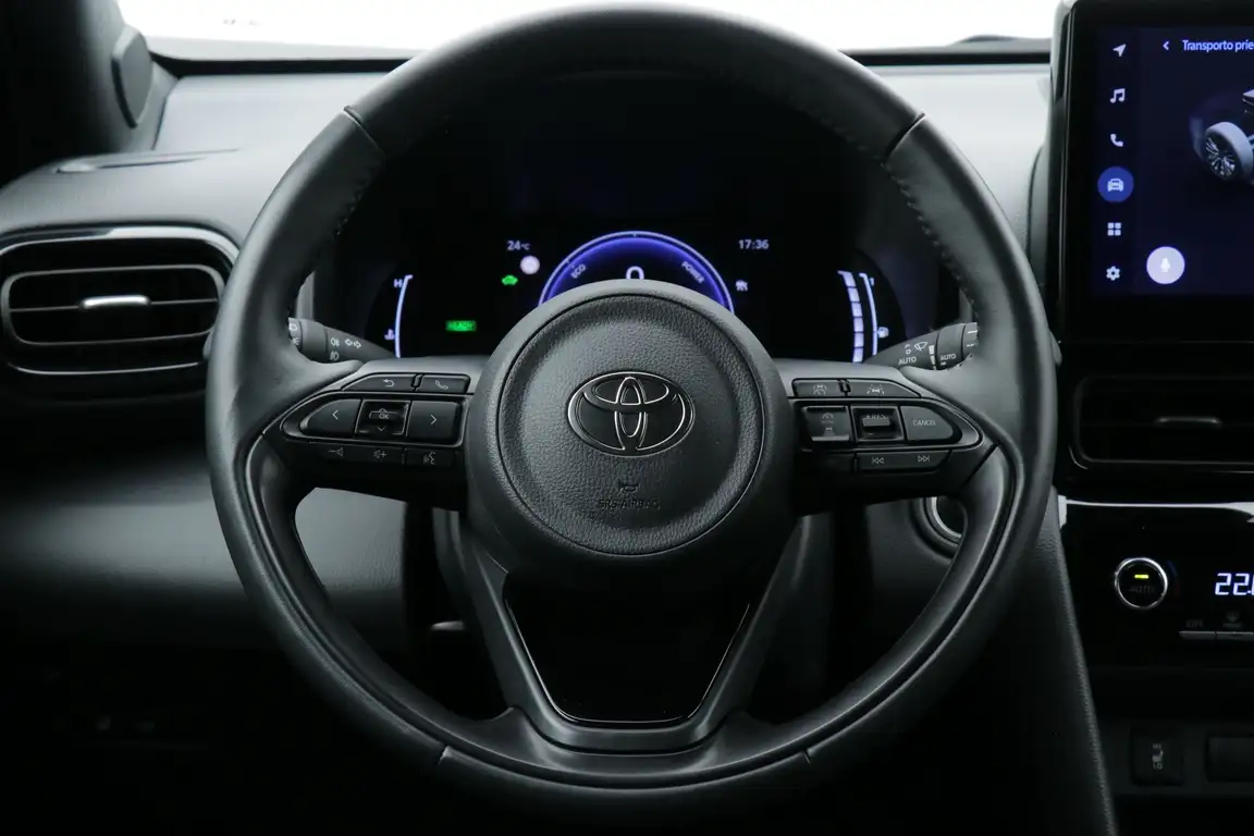 TOYOTA YARIS CROSS