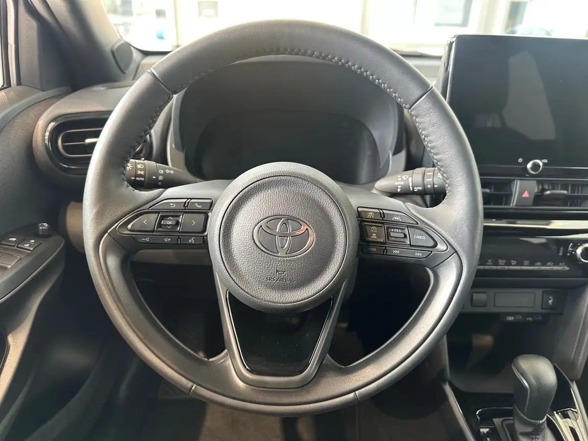 TOYOTA YARIS CROSS