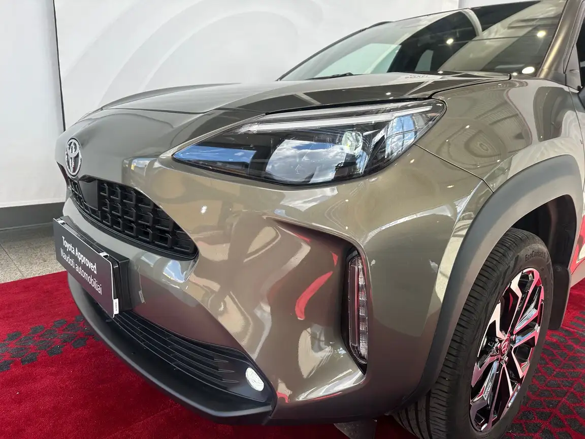 TOYOTA YARIS CROSS