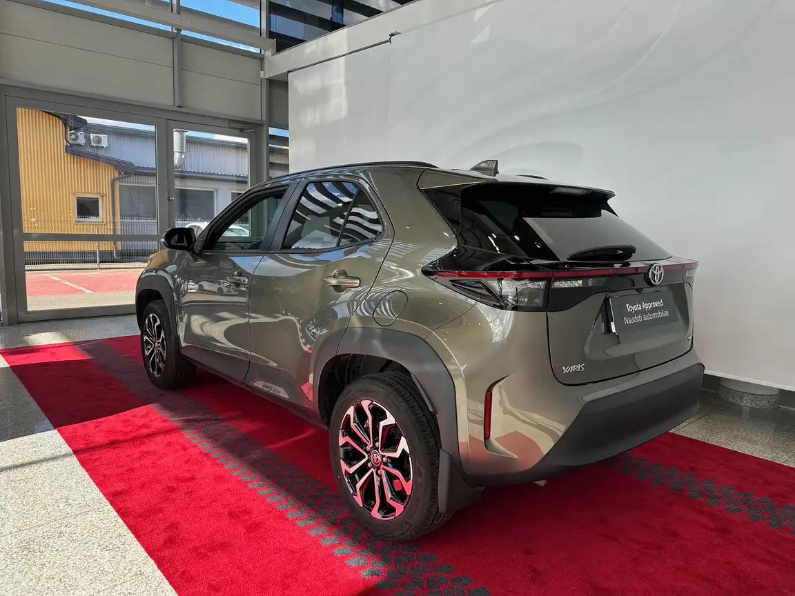 TOYOTA YARIS CROSS
