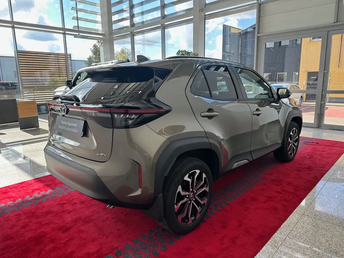 TOYOTA YARIS CROSS